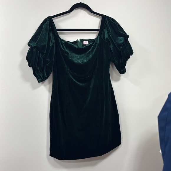 None Dresses & Skirts - Green velvet dress size large